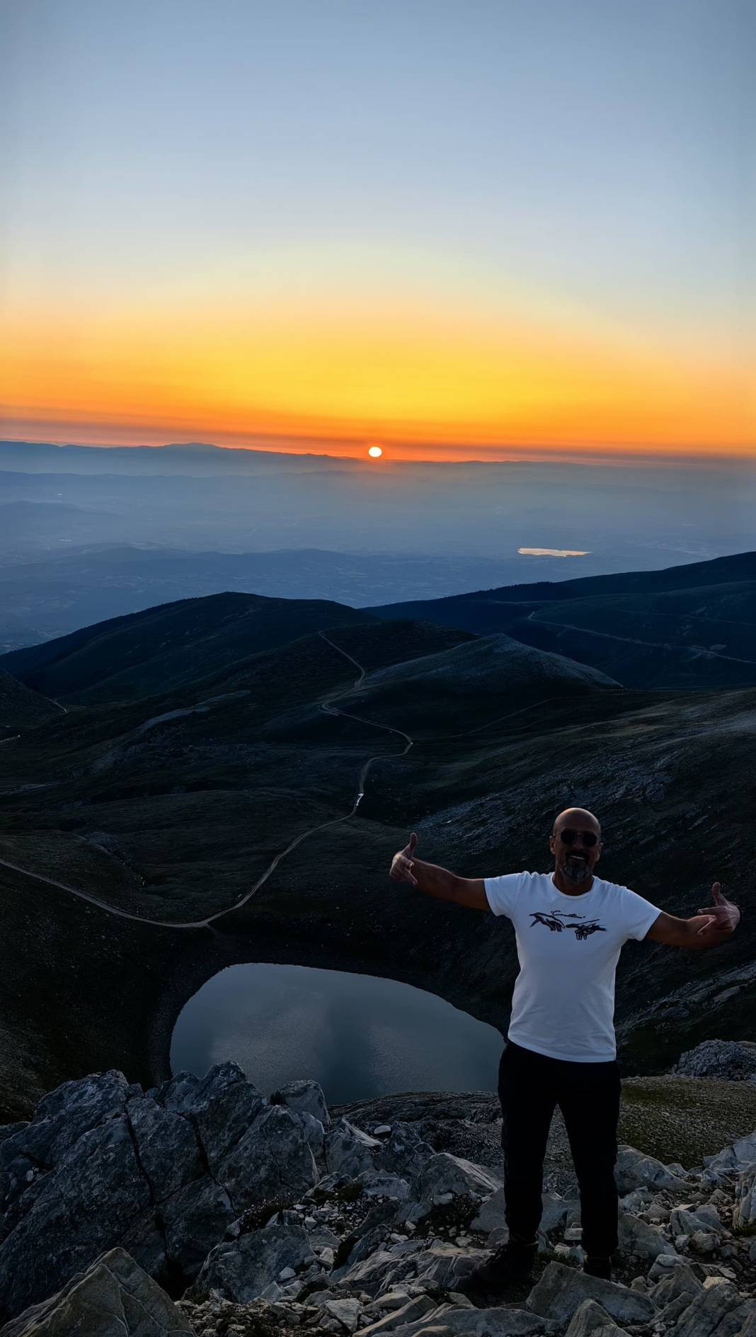 Uludağ’ın zirvesinde görüntülendi: Gün doğumu ve ayın batışı aynı karede - Resim: 12